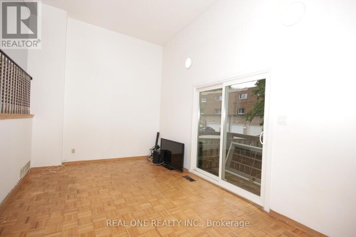 Property Photo: 122 Beverly Glen Boulevard ON M1W 1W6