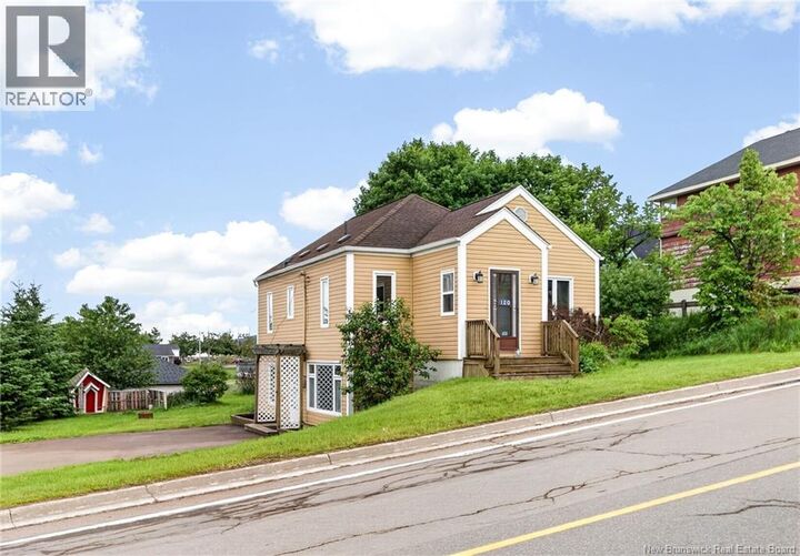 Property Photo:  120 St Thomas  NB E4K 2P2 