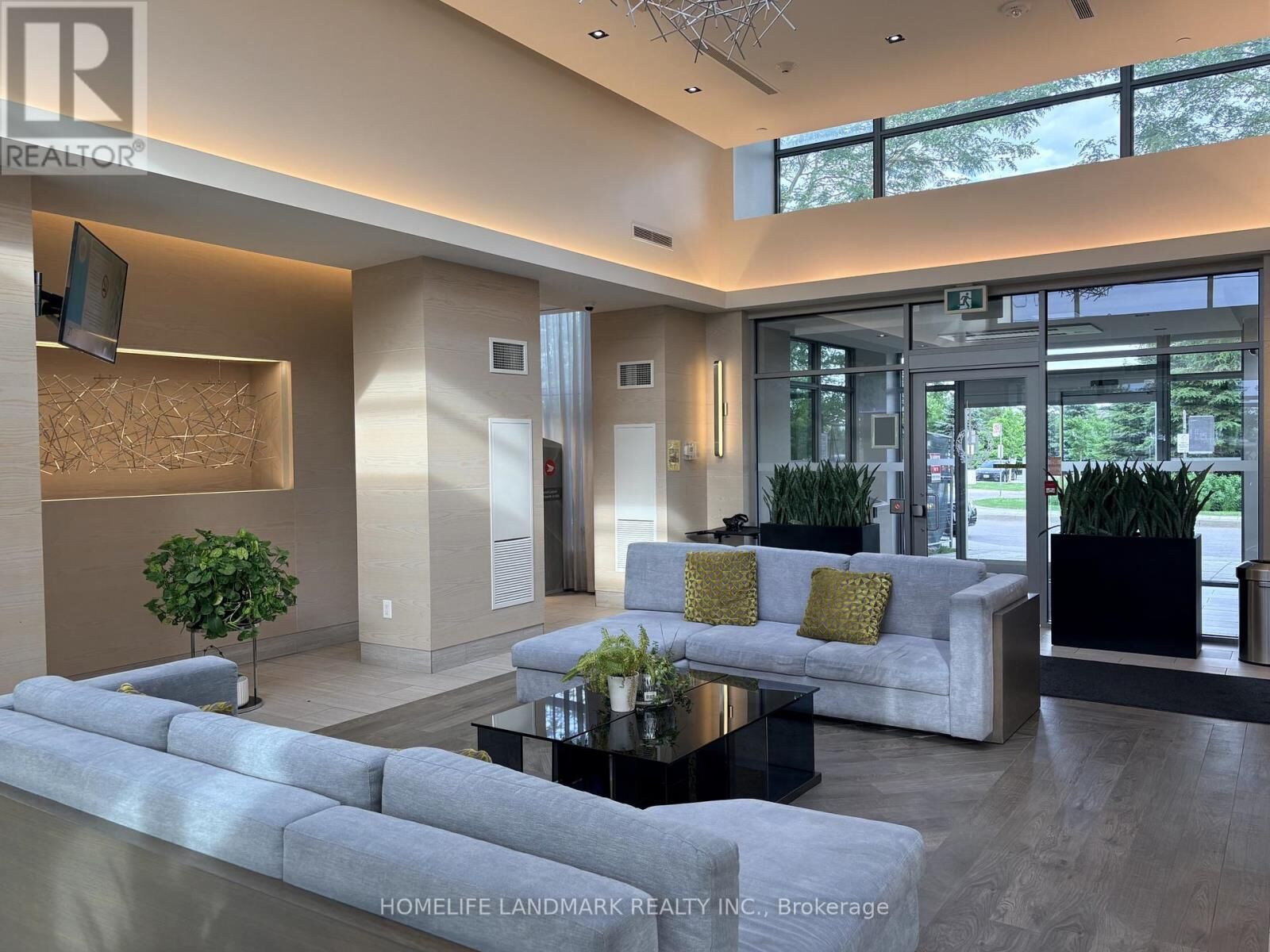 Property Photo:  4633 Glen Erin Drive 308  ON L5M 0Y6 