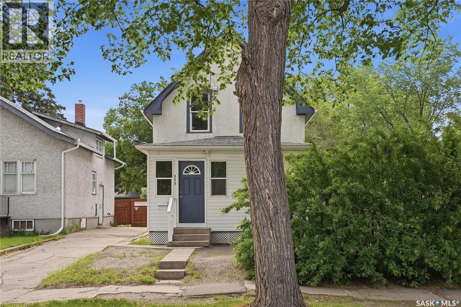 Property Photo: 211 N Avenue S SK S7M 2N1