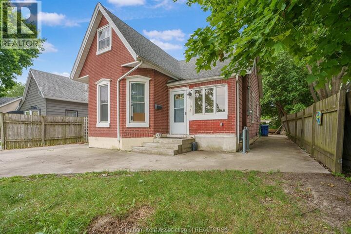 Property Photo:  194 Murray Street  ON N7M 3L3 