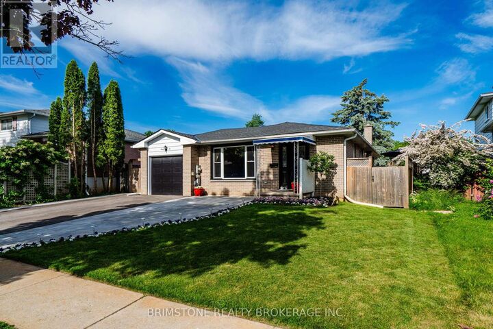 Property Photo:  22 Lonsdale Place  ON L4M 4J1 