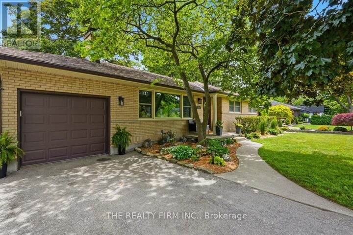 Property Photo:  473 Pinetree Drive  ON N6H 3M9 