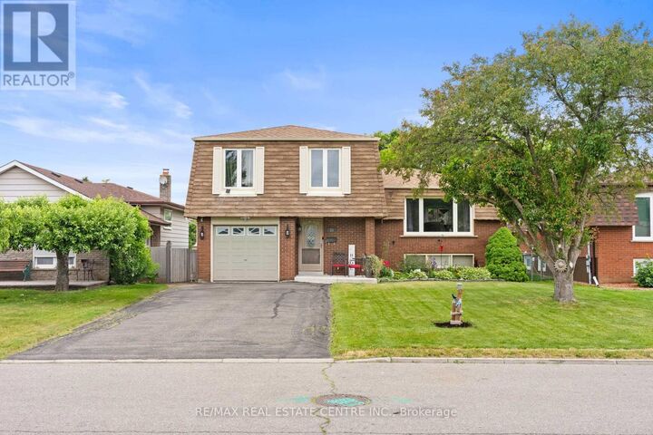 Property Photo:  39 Grassmere Crescent  ON L6S 1C9 