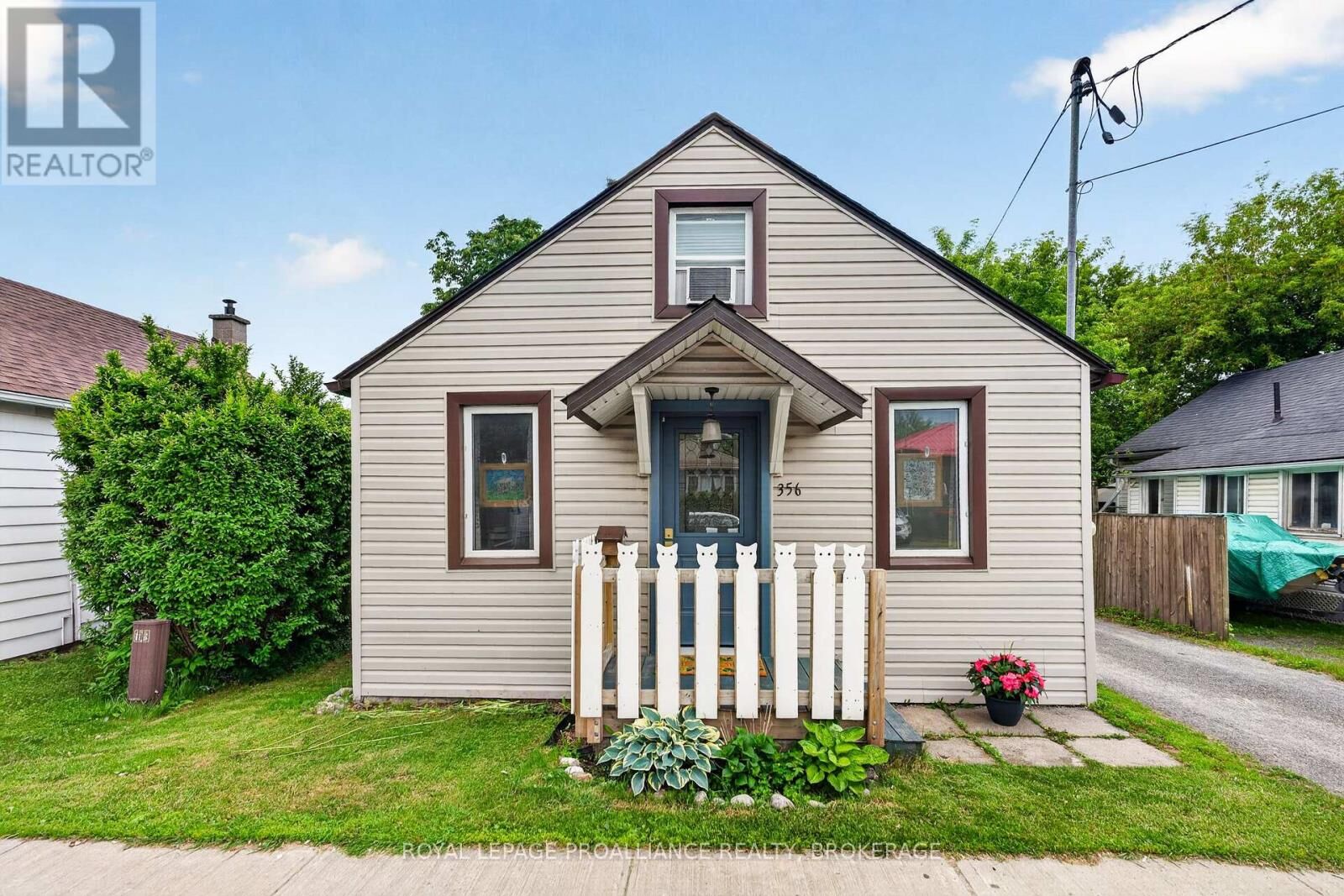 Property Photo: 356 Elliott Avenue ON K7K 2R5