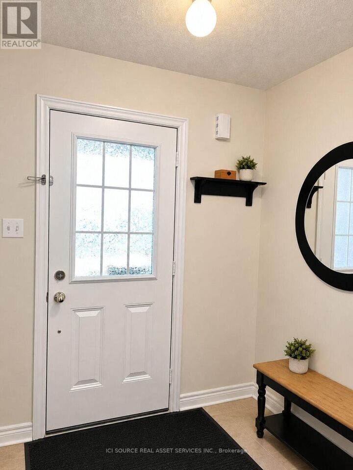 Property Photo: 21 Heritage Hollow Estate Street ON L4S 2X4