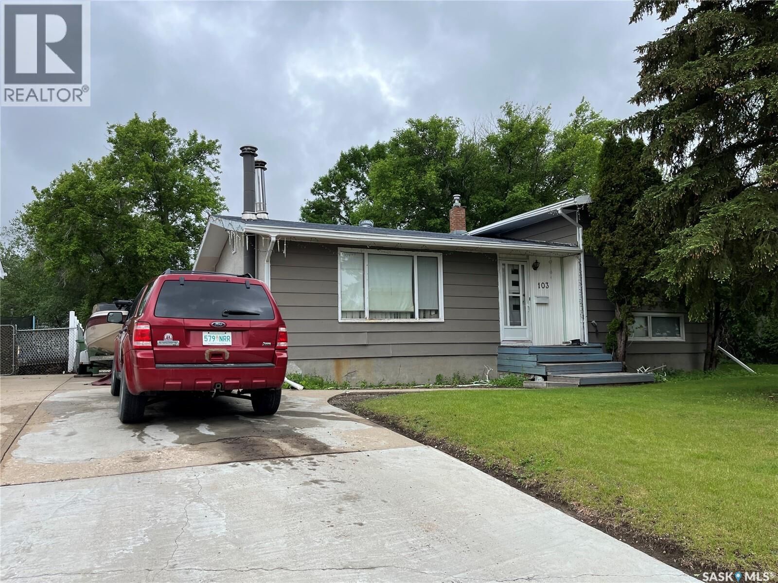 Property Photo:  103 Matheson Crescent  SK S4R 5C3 
