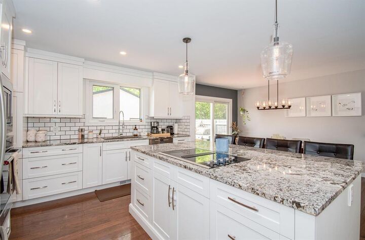 Property Photo: 804 Beaverhill Boulevard MB R2J 3J2