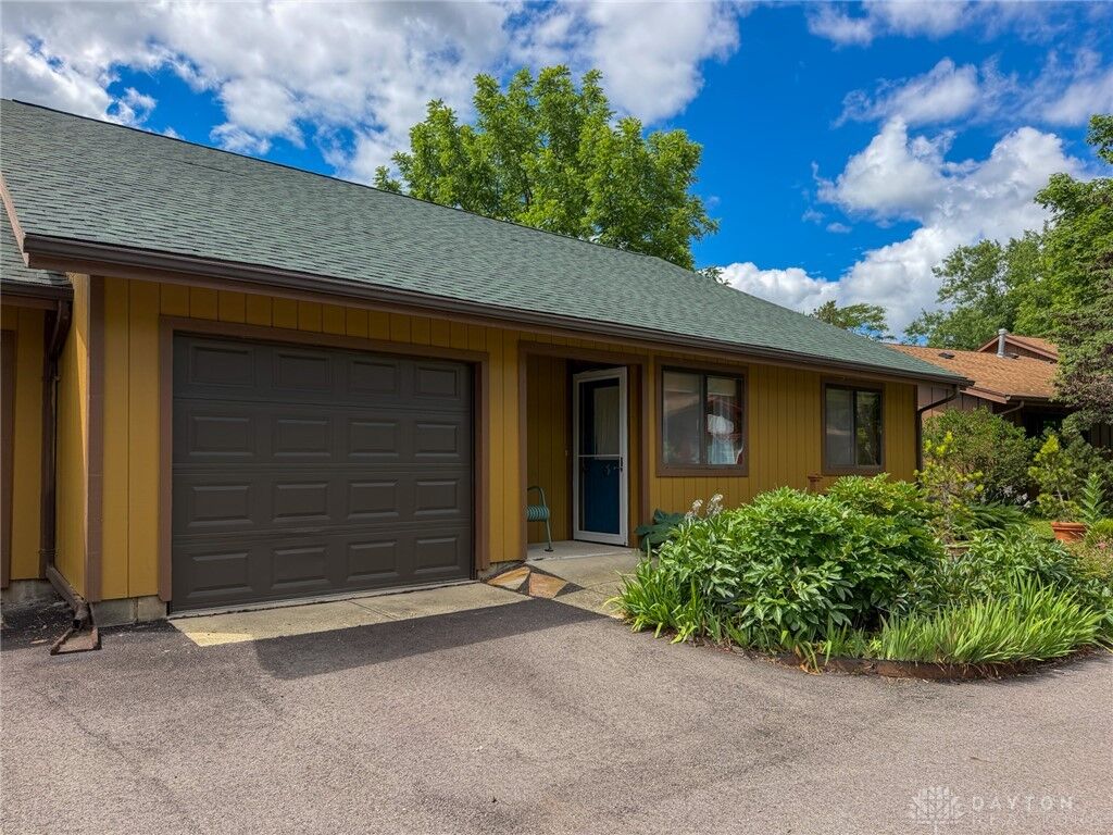 Property Photo: 260 Park Meadows Drive OH 45387