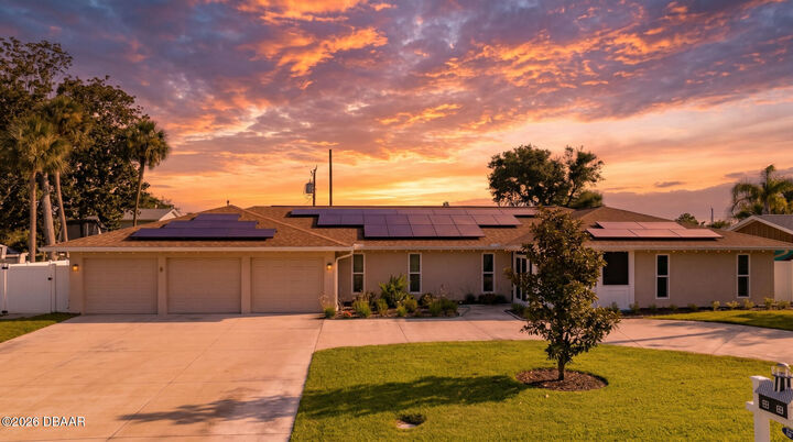 Property Photo: 33 Sandcastle Drive FL 32176