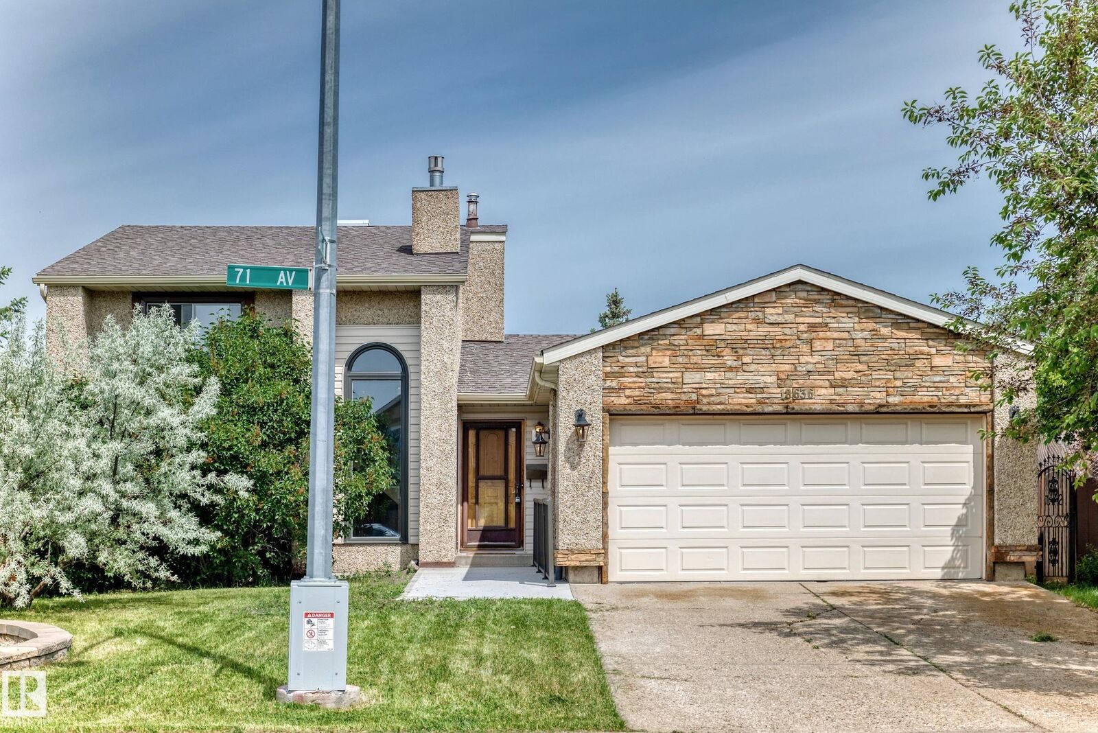 Property Photo:  18636 71 Avenue NW  AB T5T 2S3 