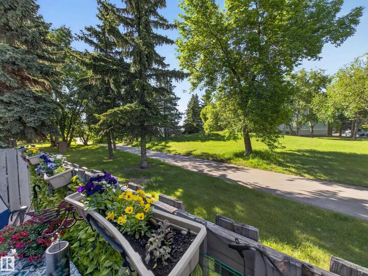 Property Photo:  15710 Beaumaris Road NW 17  AB T5X 5E2 