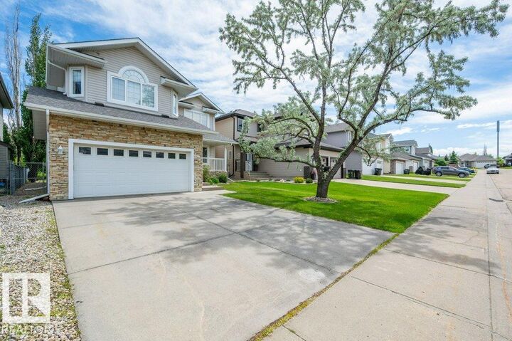 Property Photo:  33 Chatwin Road  AB T8H 2S7 