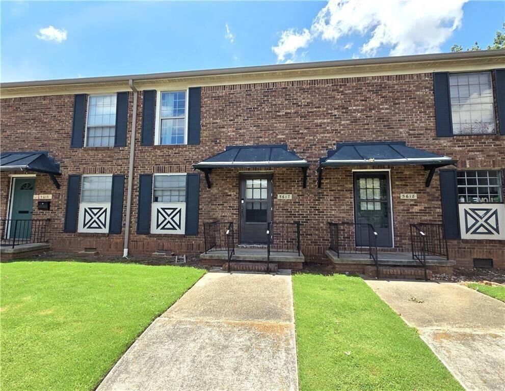 Property Photo:  5617 Kingsport Drive NE  GA 30342 