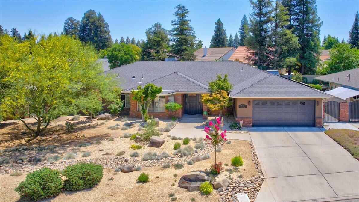 Property Photo: 3733 W Wathen Avenue CA 93711