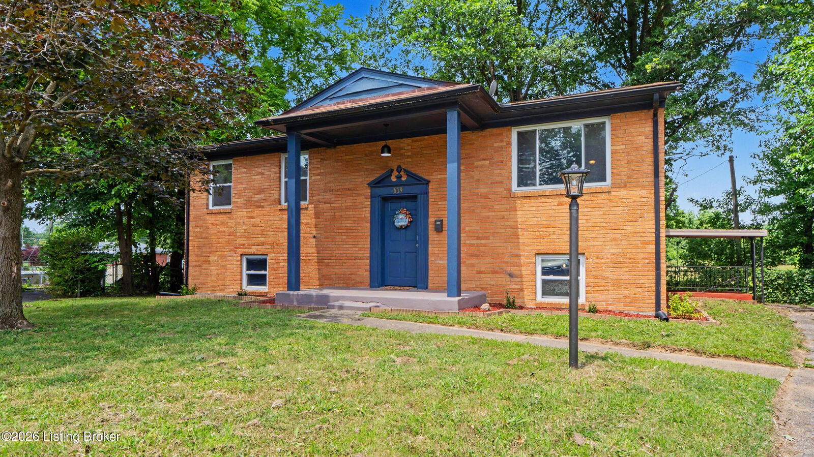 Property Photo: 619 Mockingbird Dr IN 47130