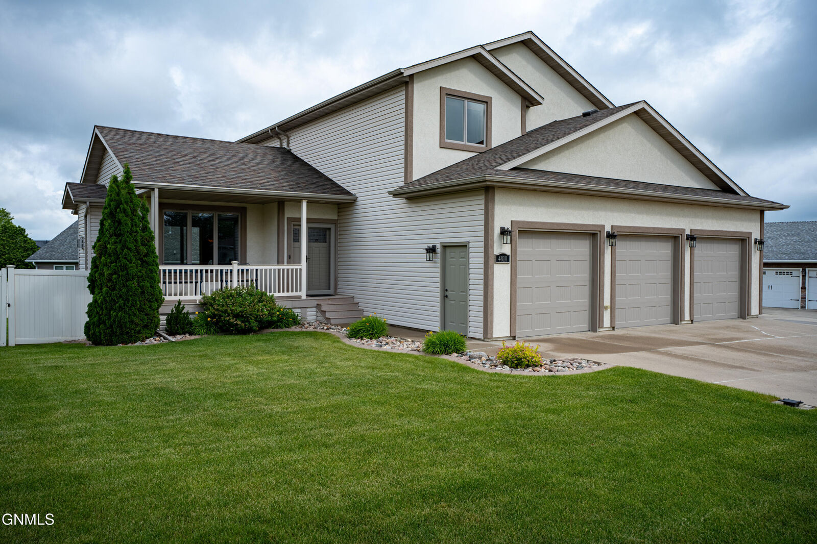 Property Photo:  4818 Granite Drive  ND 58503 