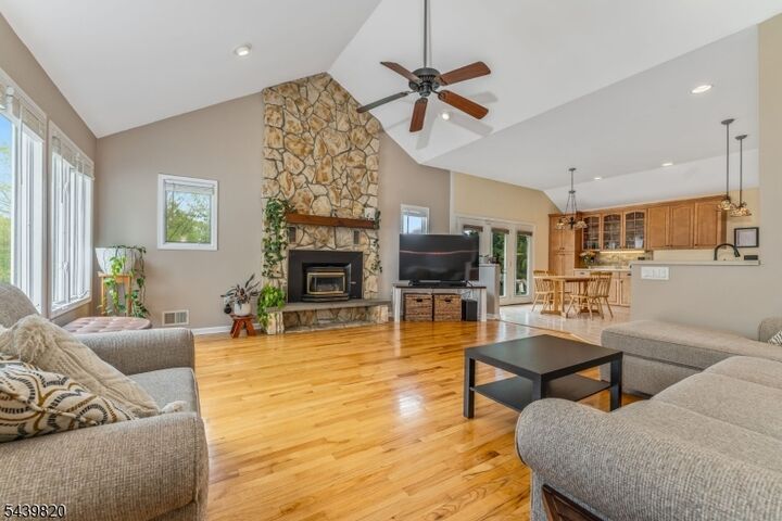 Property Photo:  7 Sunshine Dr  NJ 08867 