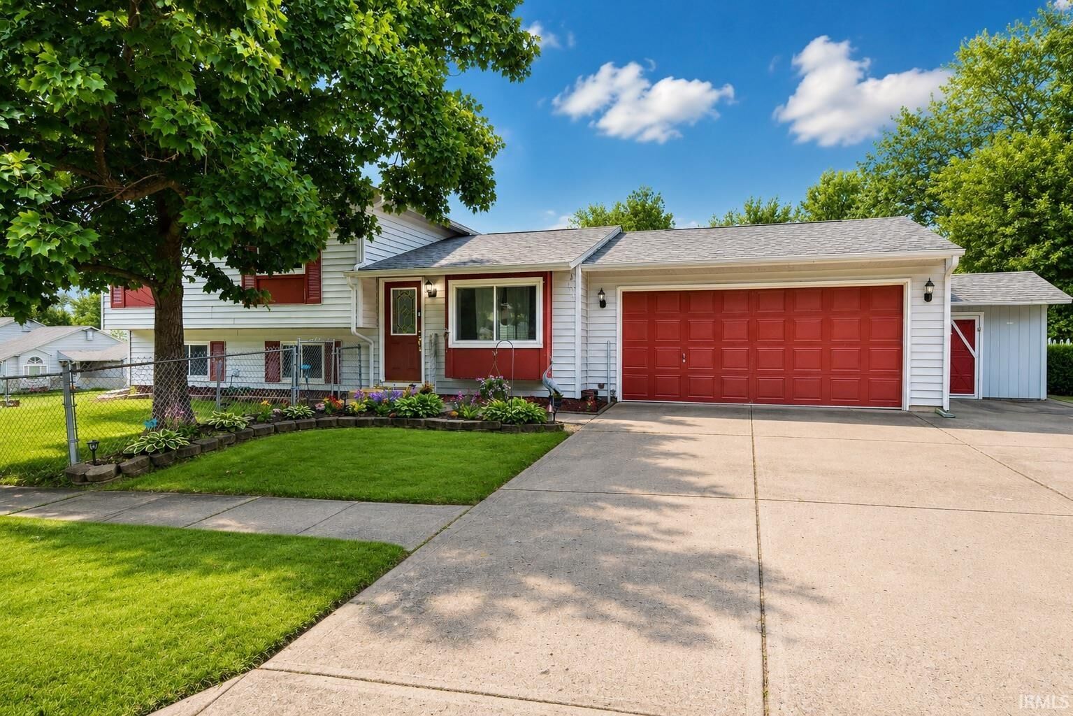 Property Photo: 3801 W Woodmere Court IN 47403