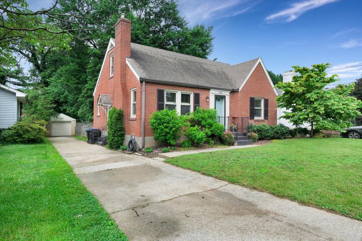 Property Photo: 2826 Eleanor Avenue KY 40205