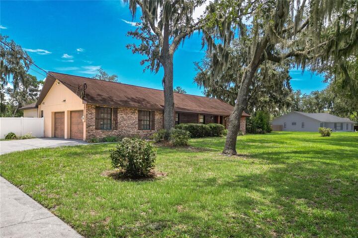Property Photo: 12305 Wexford Hills Road FL 33569