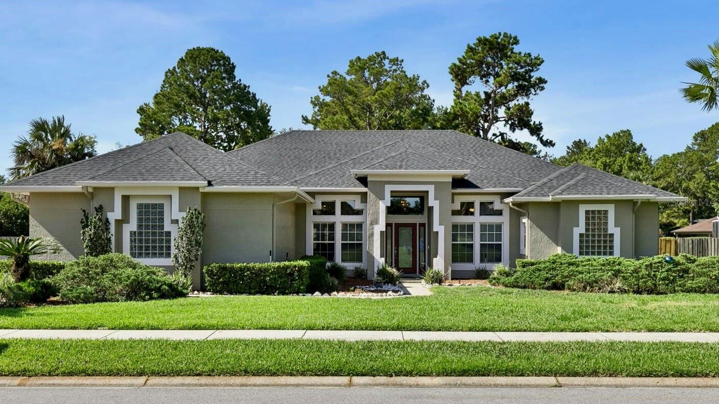 Property Photo: 241 Meadow Bay Court FL 32746