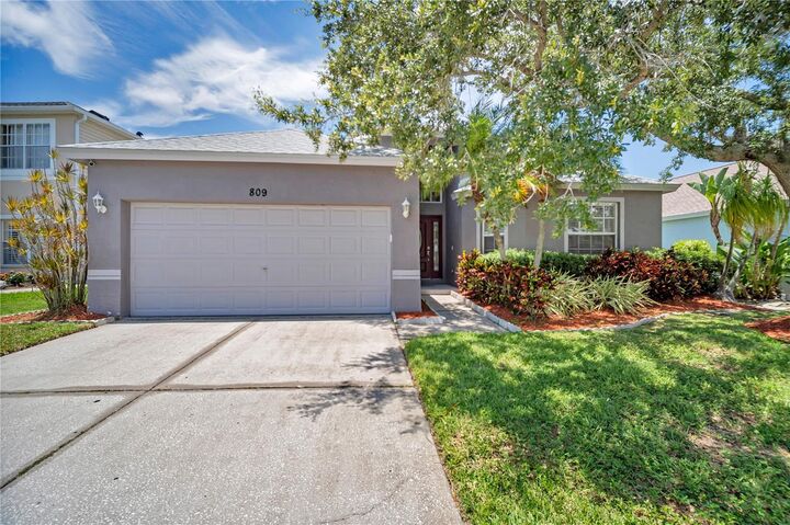 Property Photo:  809 Addison Drive NE  FL 33716 