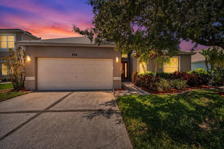 Property Photo:  809 Addison Drive NE  FL 33716 