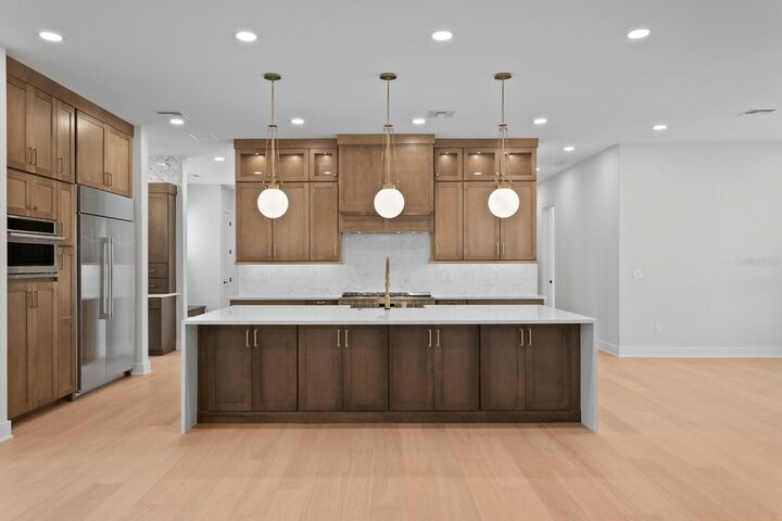 Property Photo: 5021 W Leona Street FL 33629