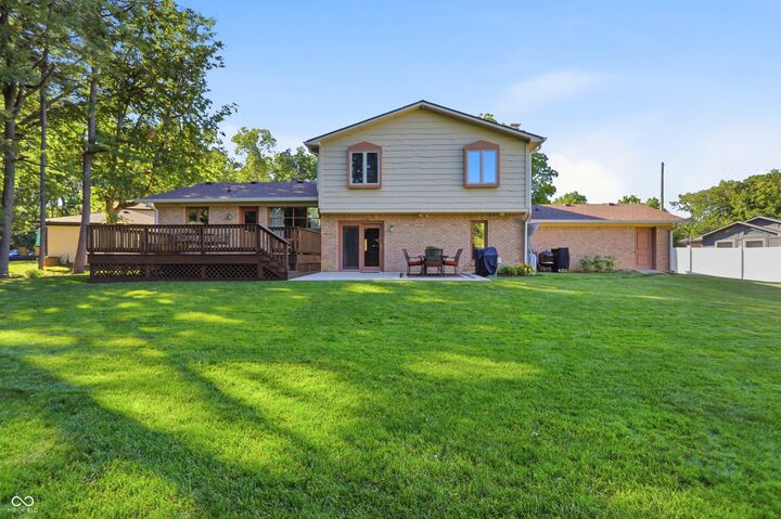 Property Photo:  825 Queenswood Court  IN 46217 