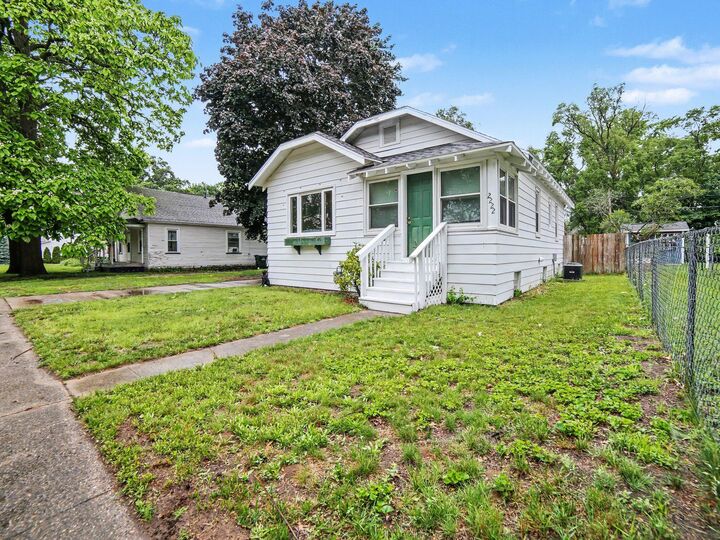 Property Photo: 2222 Crozier Avenue MI 49441