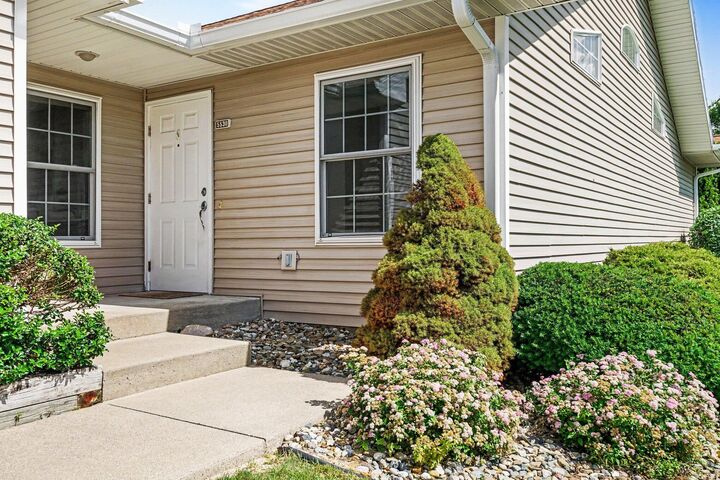 Property Photo:  5530 Ivy Path  MI 49127 