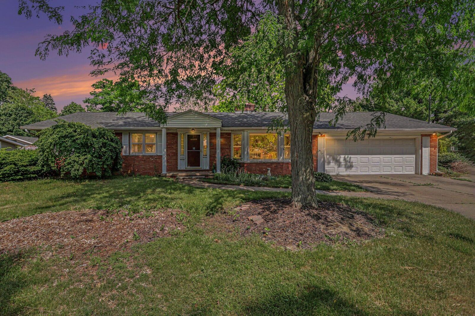 Property Photo:  1111 S Clinton Street  MI 48813 