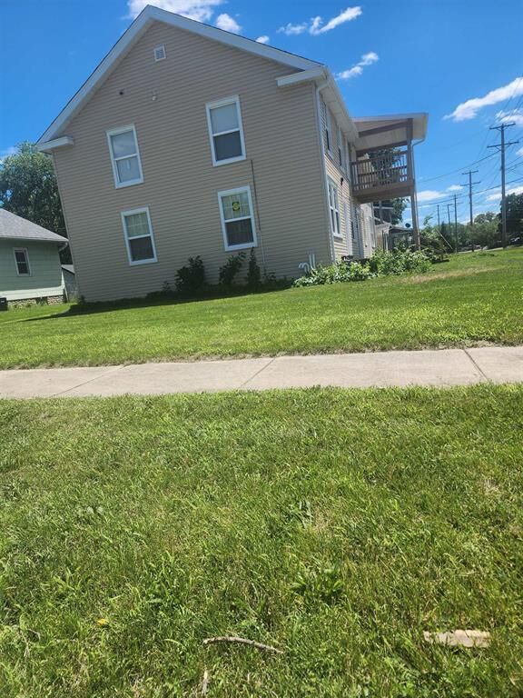 Property Photo: 2304 S 4th Street IL 61104