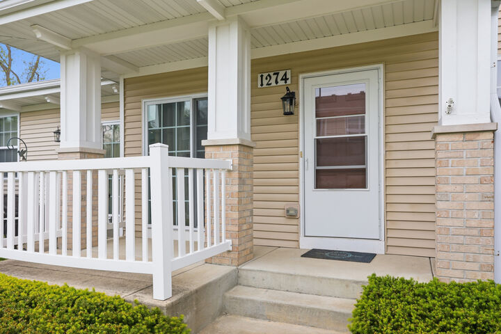 Property Photo:  1274 Walnut Glen Drive  IL 60014 