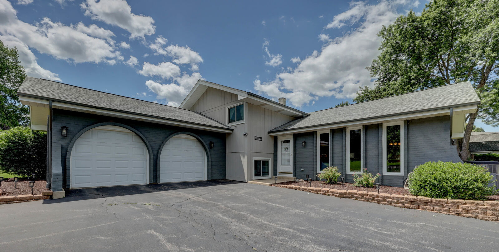 Property Photo: 27W719 Sycamore Street IL 60185