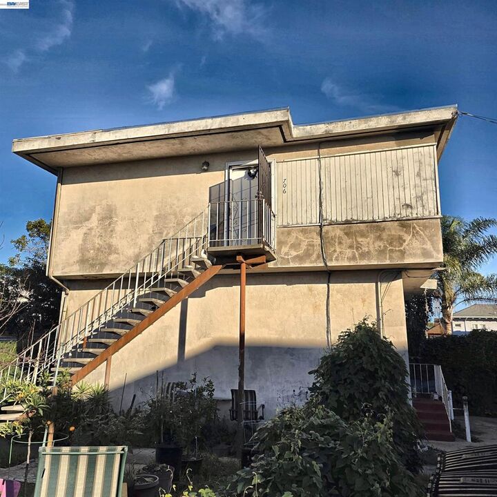 Property Photo:  708 30th St  CA 94609 