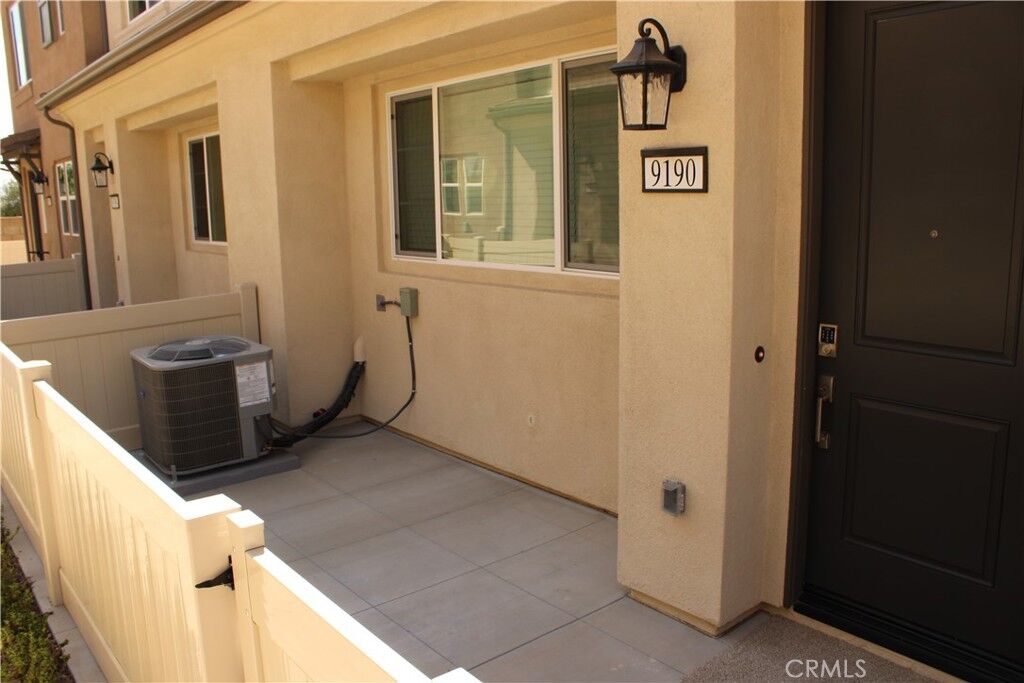 Property Photo:  9190 Connolly Way  CA 92503 