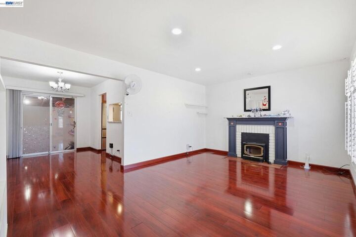 Property Photo:  2043 Reynolds St  CA 94577 
