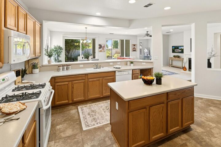 Property Photo:  2683 Kingfisher Lane  CA 95648 