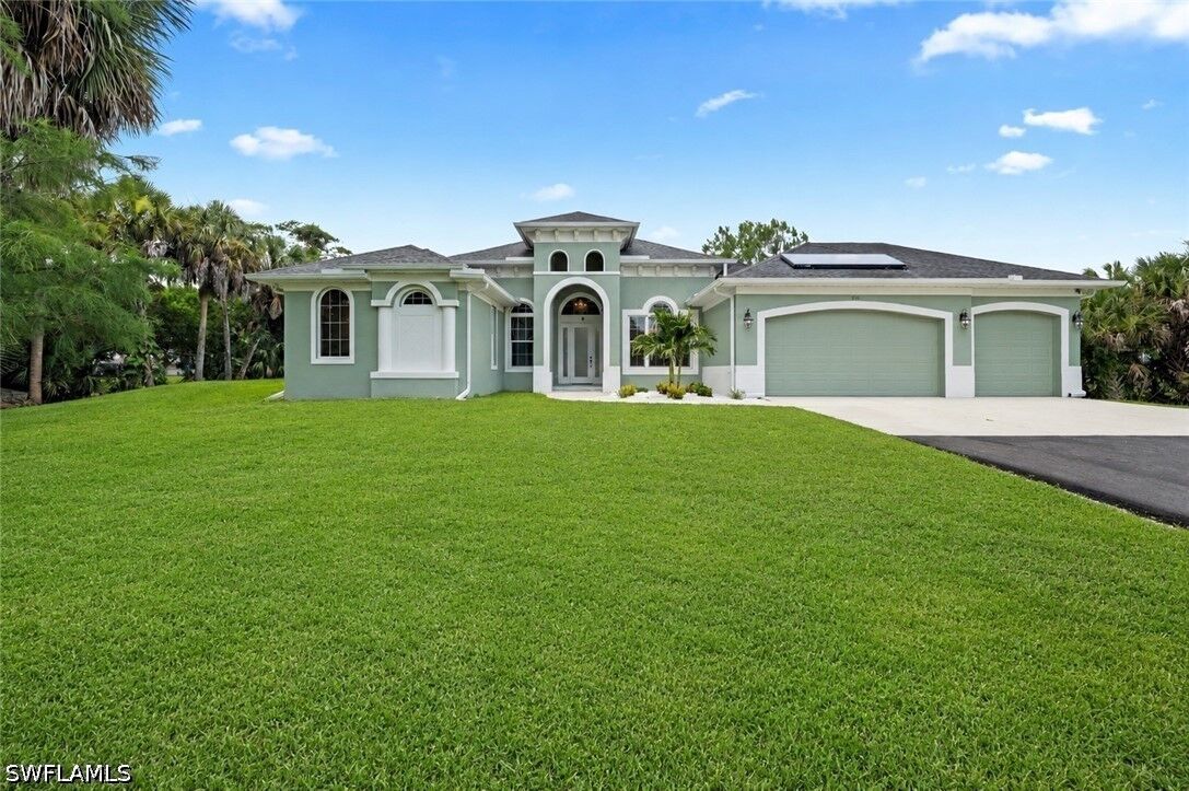Property Photo: 410 17th Street SW FL 34117