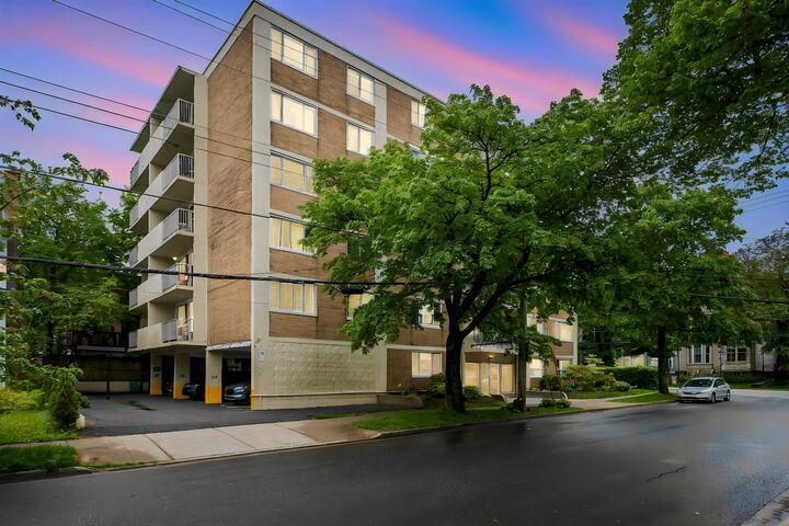 404 990 McLean Street — photo 1