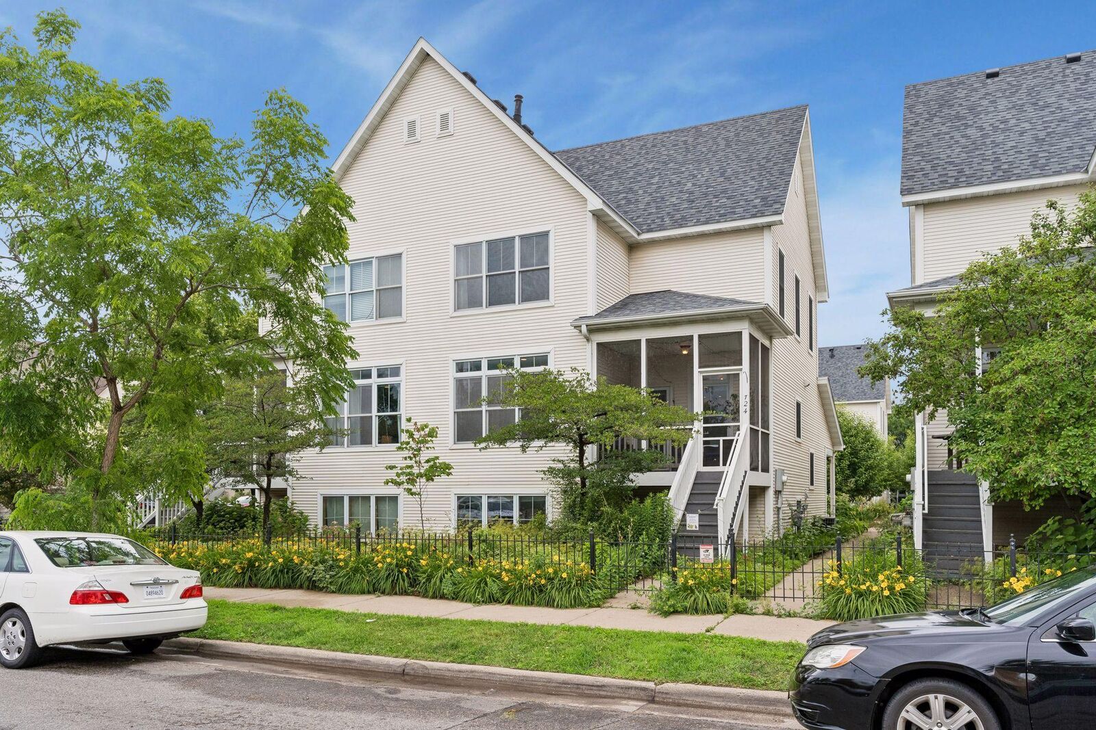 Property Photo:  724 E 25th Street  MN 55404 