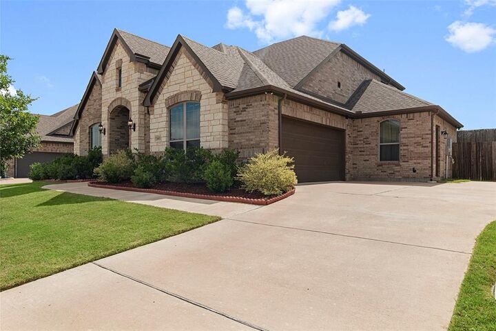 Property Photo: 1953 Silver Falls Drive TX 76028