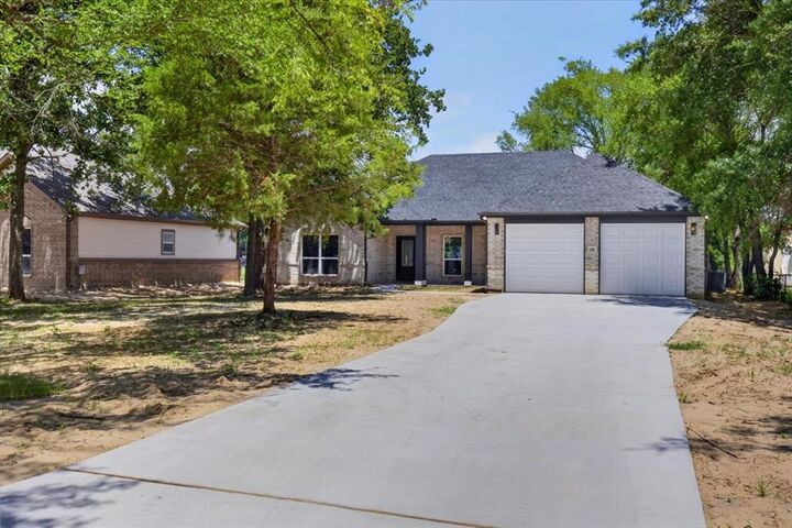 Property Photo:  138 Bedfords Bend  TX 75156 