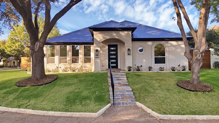 Property Photo: 1913 Crockett Circle TX 75038