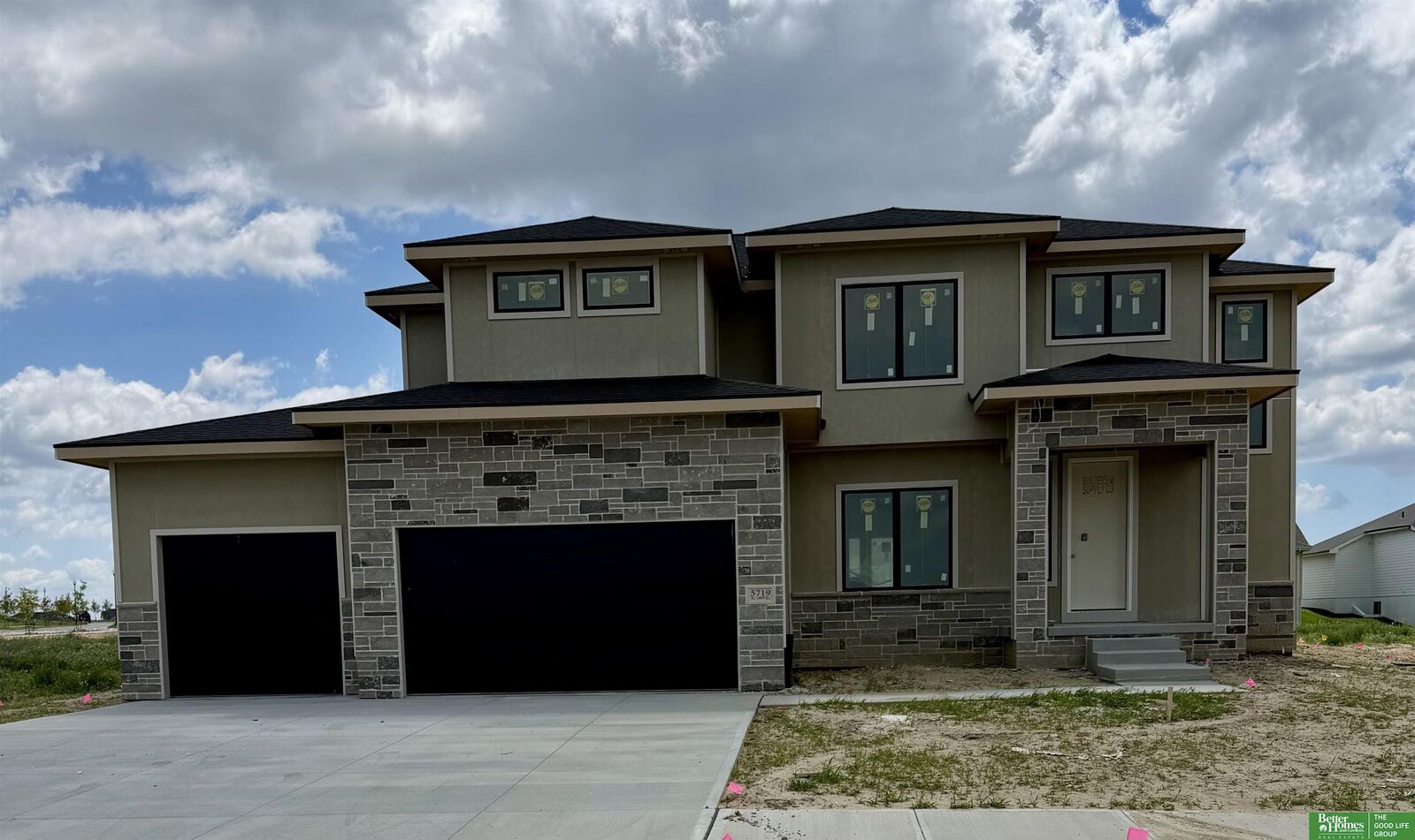 Property Photo: 5719 N 199th Street NE 68022