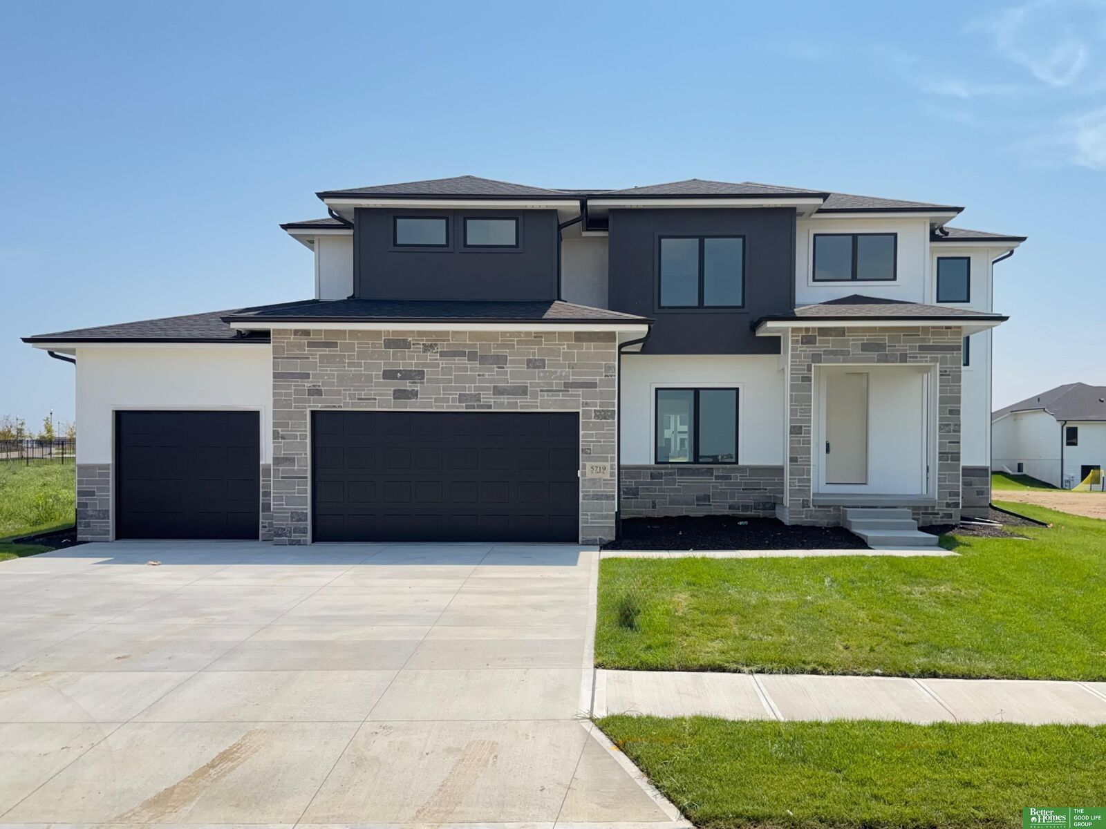 Property Photo: 5719 N 199th Street NE 68022