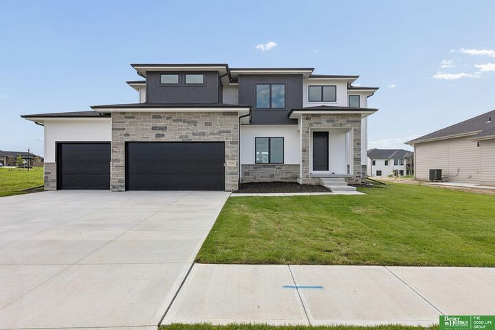 Property Photo:  5401 N 196th Avenue  NE 68022 