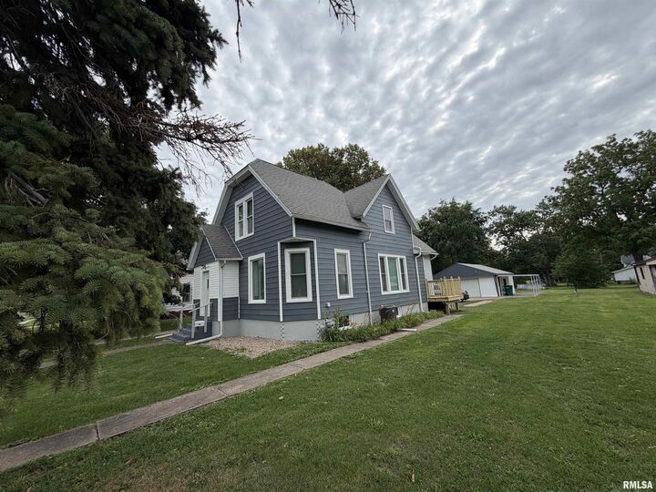 Property Photo:  13 Chestnut Street  IL 61401 
